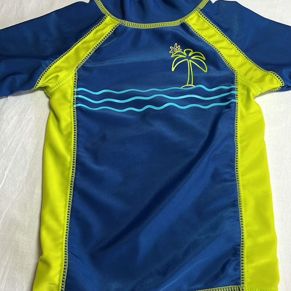2T Rash Guard bundle - Picture 4 of 5